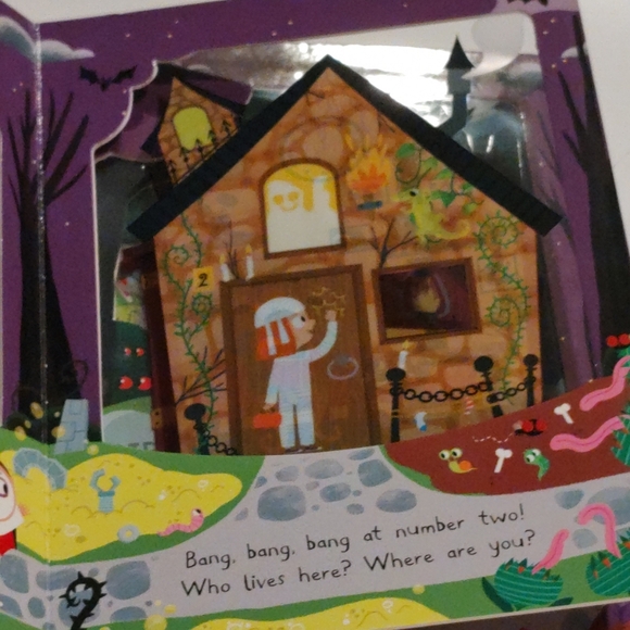 spooky fun children's board book titled "Spooky Street" Roger Priddy 2017 - Picture 4 of 10